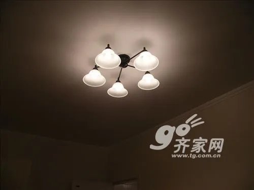 网友欢欣大秀90平两室两厅毕业照 田园欧式混搭