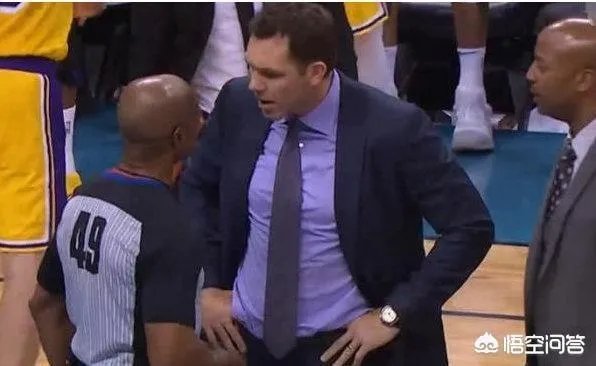 客场对阵雷霆比斯利替补上场，因穿错颜色的球裤，被裁判勒令下场更换。你怎么看？