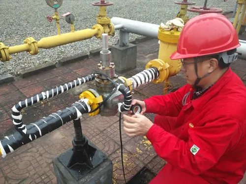 电伴热带怎样缠在水管上