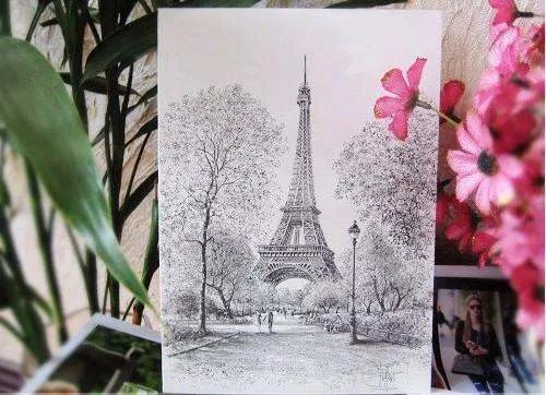 求埃菲尔铁塔的黑白画