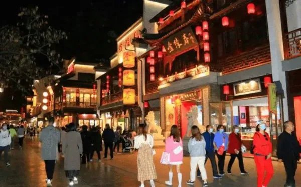 南京夫子庙女子穿和服怎么看