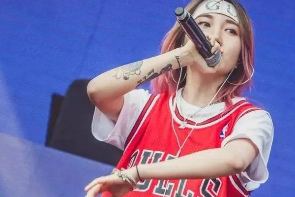 乃万身上有什么魔力，让这么多人喜欢她？