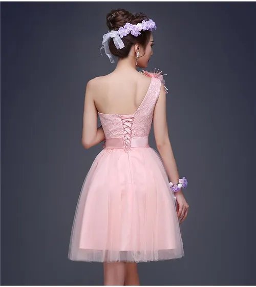 伴娘服小礼服款式怎么选 伴娘挑选小礼服的几个技巧