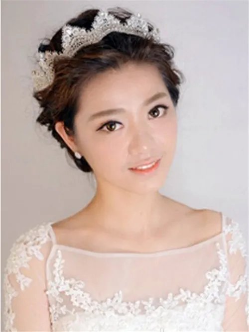 新娘时尚发型图片2017  新娘盘什么发型更时尚