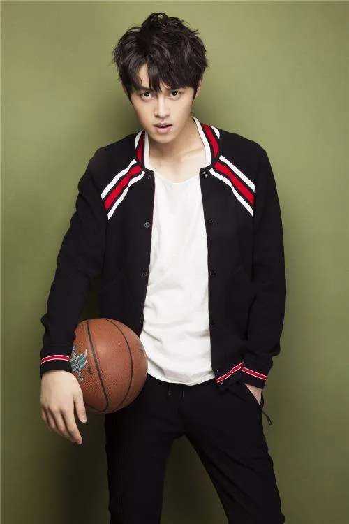 和谢娜同姓的艺人谢彬彬是何许人也，他有哪些个作品？