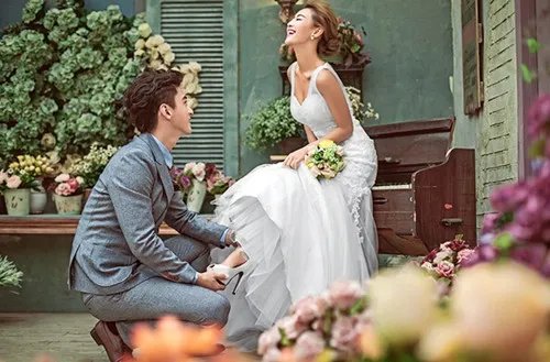 韩国婚纱照图片欣赏 拍韩式婚纱照怎么摆姿势