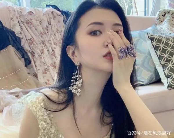 网红小冉抽脂感染去世,如此年轻漂亮的女孩,却热衷于整形,你怎么看?