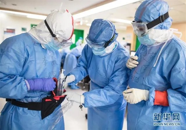 韩国新冠定点医院16名护士辞职，理由是没时间看孩子，你怎么看这事？