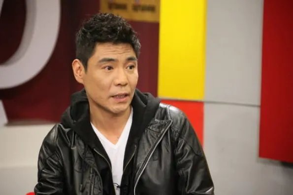 女演员方舒与屠洪刚离婚后，独自养育两个女儿，现在怎么样了？