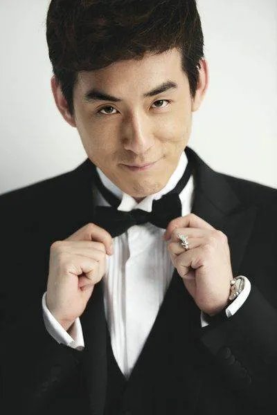 《小爸爸》中扮演齐大胜的演员是谁？