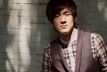 林更新为赵又廷庆生，都表达了什么？