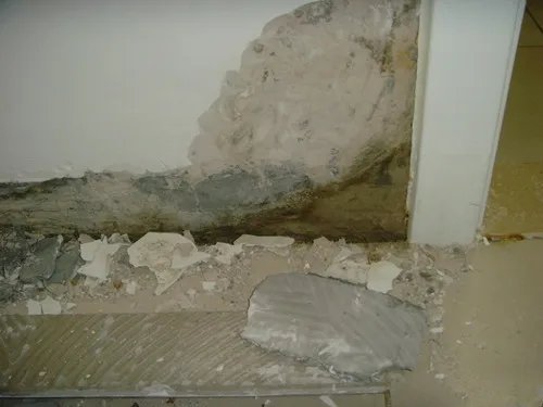 卫生间墙面渗水的原因及处理方法