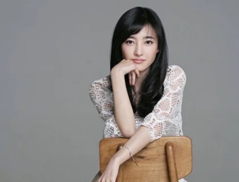 王丽坤仗势欺人被吐槽，她有何资格如此嚣张？