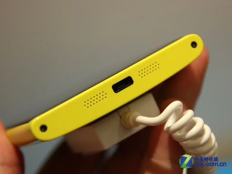 黑白红黄全都有 诺基亚920T全方位套图