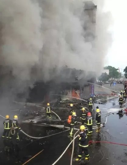 山东科技大学北门小吃街发生火灾，导致起火的原因是什么？