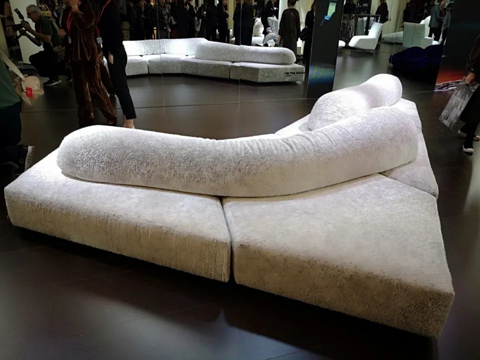 为什么很多人喜欢买自己负担不起的沙发？