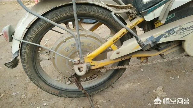 怎么推电动车走楼梯？