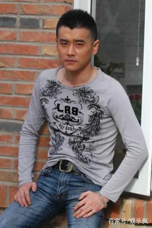 他出道搭档邓超被熟知，10年前演反派遭人骂，如今怎样了？