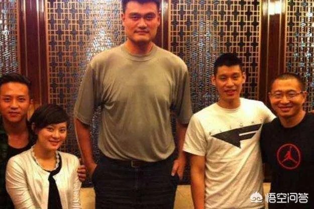 你觉得NBA球星和姚明一起合影会是什么效果？