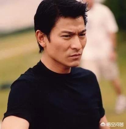 说说你心目中最会穿衣打扮的明星？