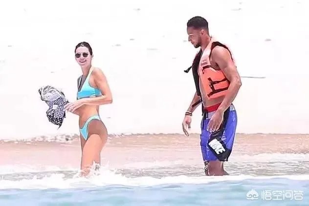 西蒙斯、TT和卡戴珊姐妹一起度假，你怎么看？