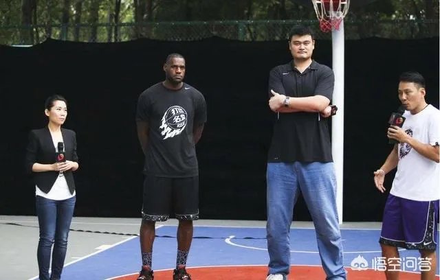 你觉得NBA球星和姚明一起合影会是什么效果？