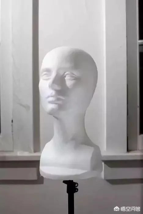 伦勃朗的用光特点有哪些？