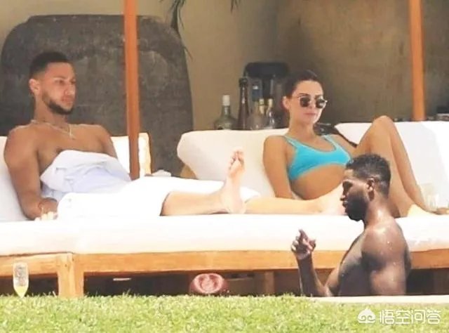 西蒙斯、TT和卡戴珊姐妹一起度假，你怎么看？
