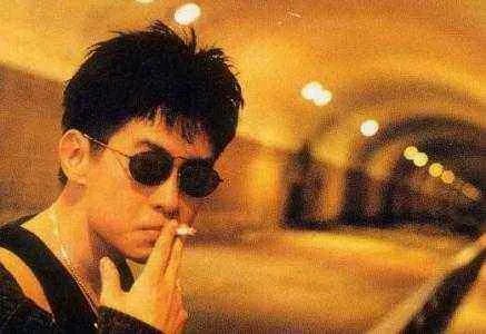 有首歌的歌词里有：当别人误解我的时候，我总是沉默，歌名是什么？