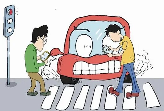 女孩走路玩手机导致掉进西湖是怎么回事？