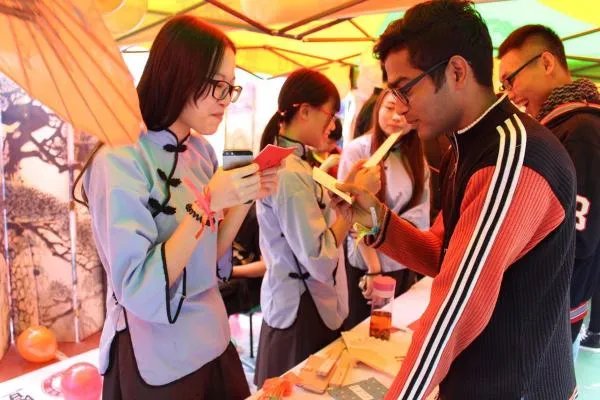 武汉大学为什么会一次性清退92名留学生？