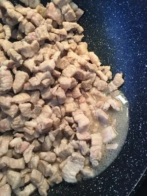 台南米糕里的肉燥的做法步骤图，怎么做好吃