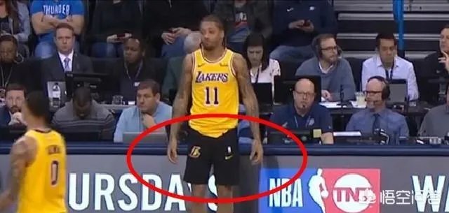 客场对阵雷霆比斯利替补上场，因穿错颜色的球裤，被裁判勒令下场更换。你怎么看？