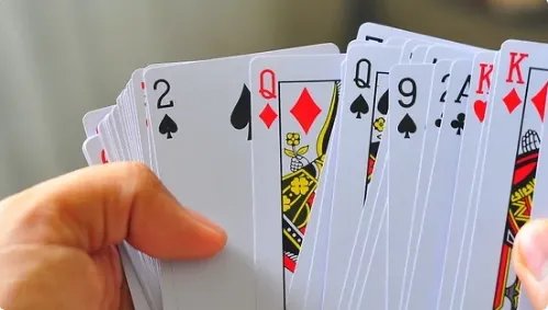 求用扑克牌变的几个小魔术，最好有图解