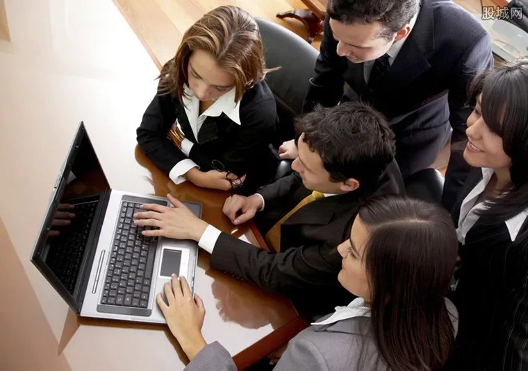 建议按工龄计增年假 带薪年休假天数上限为20天