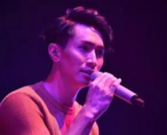 歌手陈柏宇女友是谁 公开恋情大方逛街