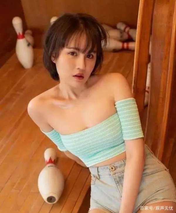 赵本山两女儿：球球十万块请客吃早餐，赵玉芳摆摊卖袜子，你怎么看？