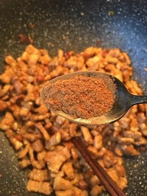 台南米糕里的肉燥的做法步骤图，怎么做好吃