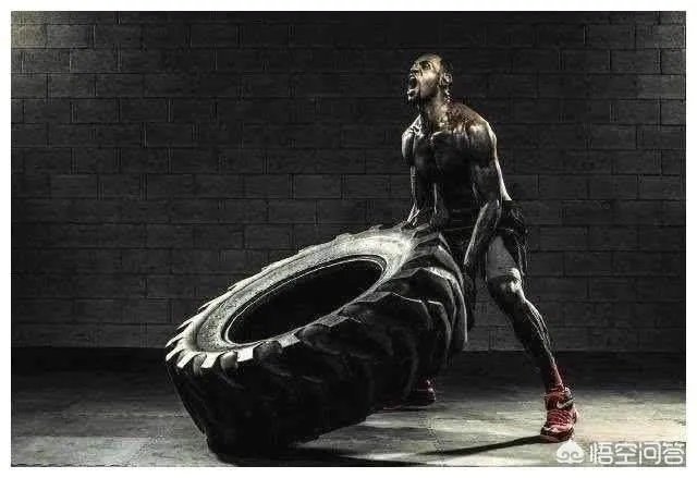 王哲林点赞央视批评自己的微博，而周琦点赞球迷为自己洗白的微博，你怎么看？