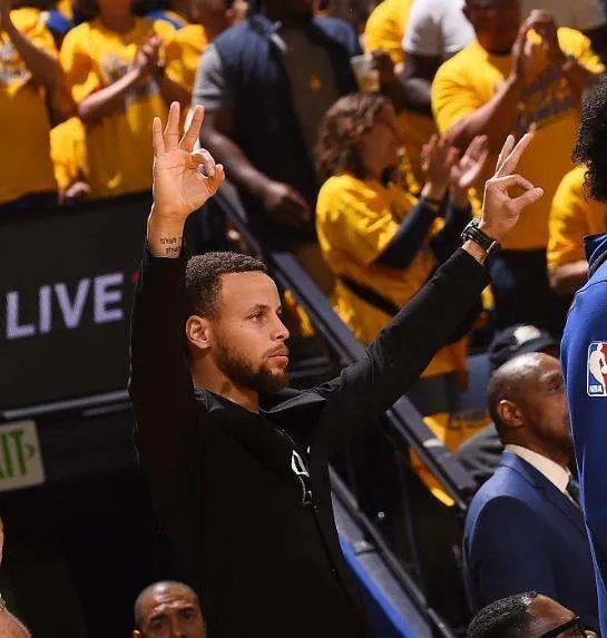 季后赛勇士多少分大胜马刺？