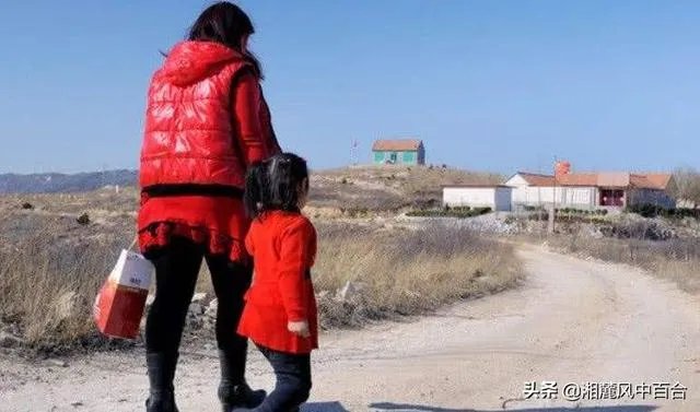 女儿和女婿吵架后回娘家父母要怎么做，给女儿讨公道