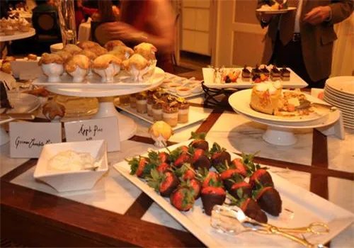 结婚纪念日送几朵玫瑰寓意好 结婚纪念日怎么安排好