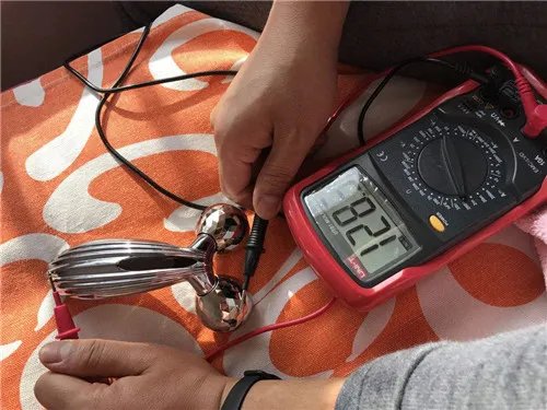 万用表测220电压怎么测