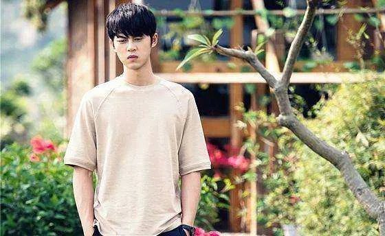 和谢娜同姓的艺人谢彬彬是何许人也，他有哪些个作品？