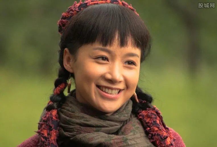 姚芊羽结婚了吗 姚芊羽和黄海波是什么关系？