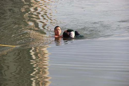 新郎婚礼举行一半消失不见,为何要把新娘一个人扔下?