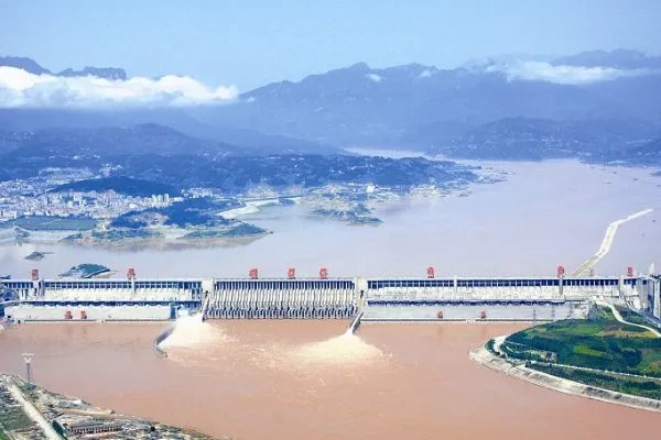 为什么宜昌有了三峡大坝还会长洪水呢?