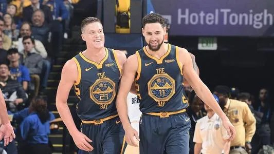 克莱汤普森受伤，你是因为什么原因喜欢上这个篮球明星的？