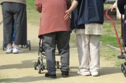 大学生发明老人起行无忧椅，这个专利亮点在哪？