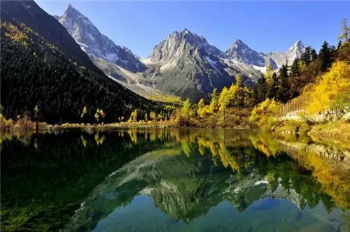 九寨沟婚纱摄影团购哪家好 川西婚纱照拍摄景点推荐